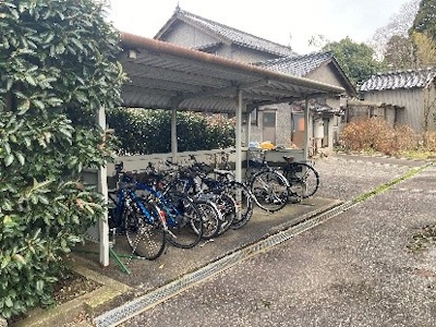 クレストJ&L 駐輪場